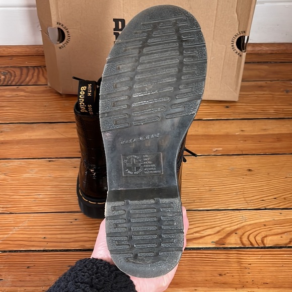 DR. MARTENS 1460 W Black Patent Lamper Croc Emboss Boots - Picture 15 of 16